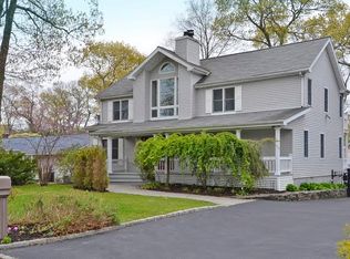 30 Luyster St, South Huntington, NY 11746