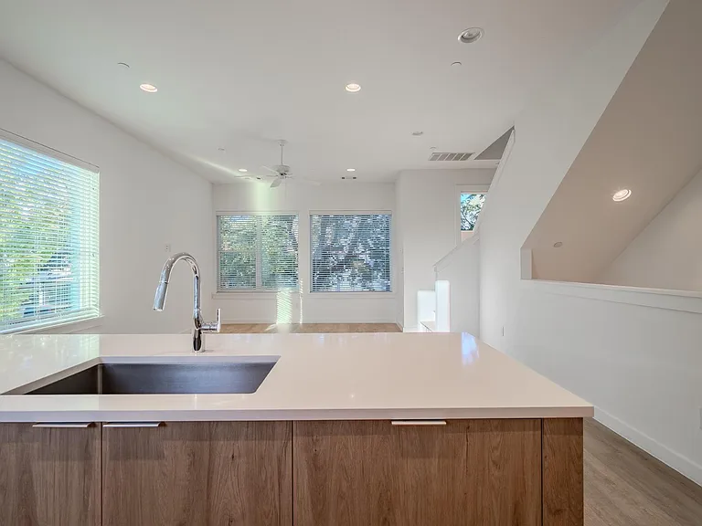 4911 Belmont Ave #13 — Photo 8