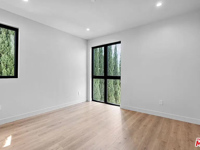 428 Arnaz Dr — Photo 10