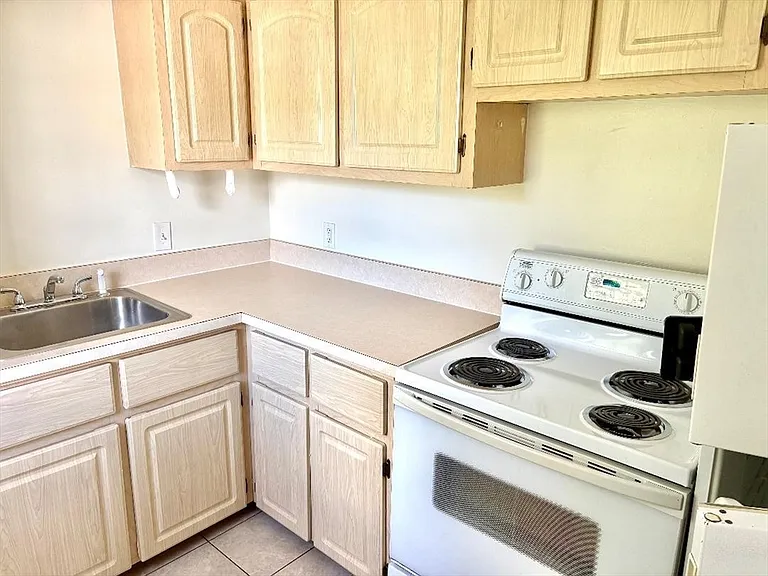 124 Salem St #A — Photo 6