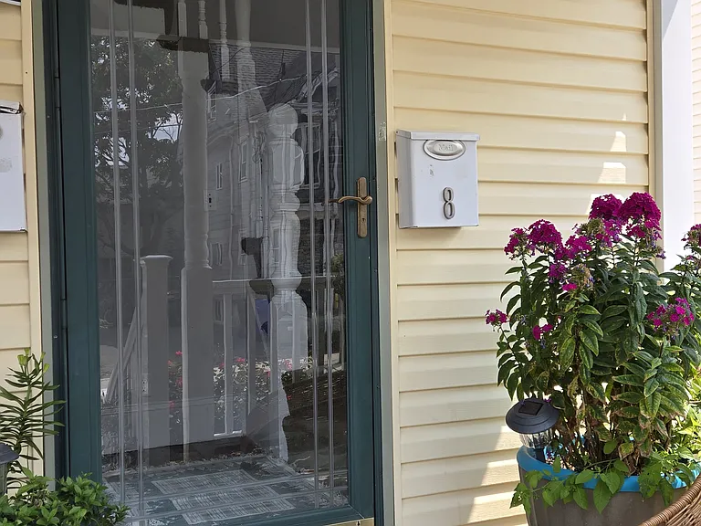 8 Parsonage Rd — Photo 2