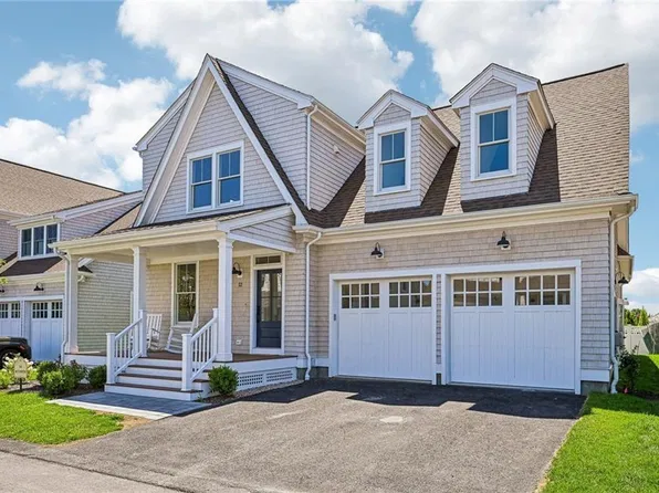 12 Lookout Ln, Portsmouth, RI 02871