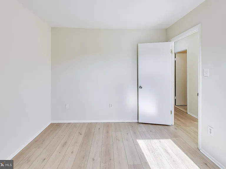 6403 Entwood Ct — Photo 12
