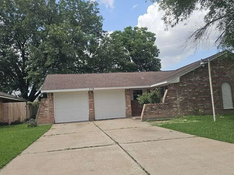 934 Dellbrook Dr — Photo 1