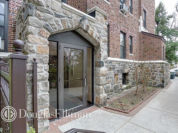2nd image of 16015 Powells Cove Blvd APT E204