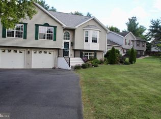 8 Cottontail Dr, Ranson, WV 25438