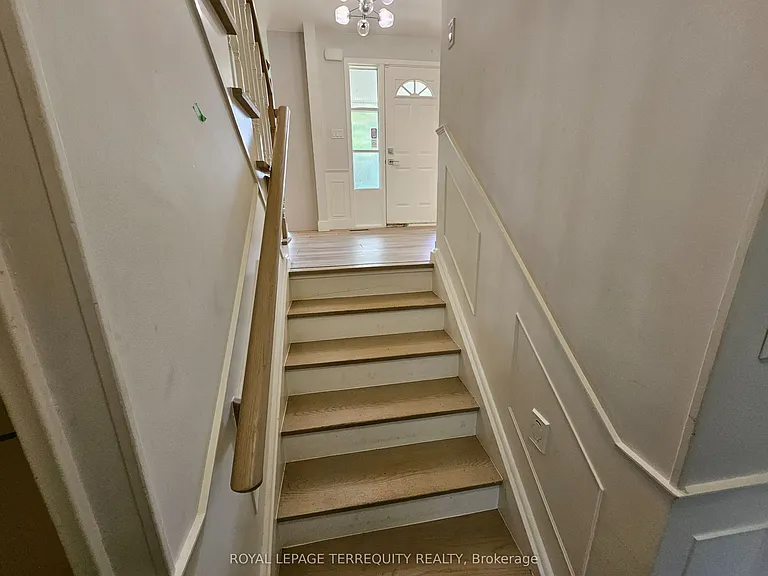 2067 Obeck Cres — Photo 33