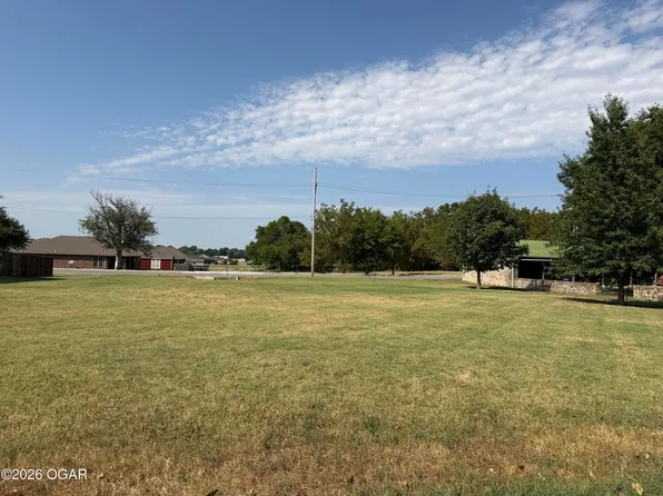 Lexie Ln, Carthage, MO 64836