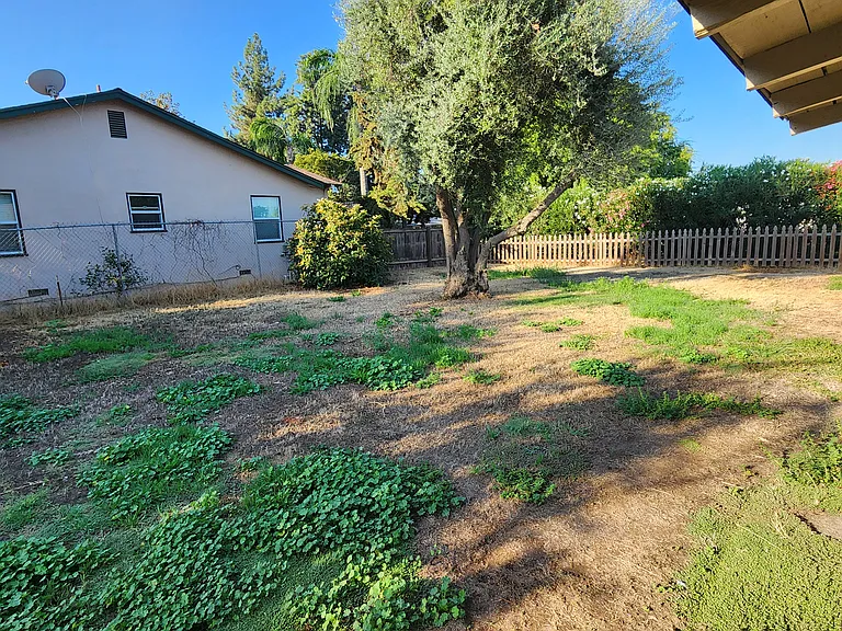 1218 S Watson St — Photo 47