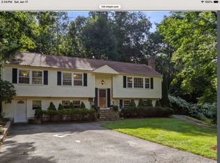 96 Washburn Ave, Wellesley, MA 02481