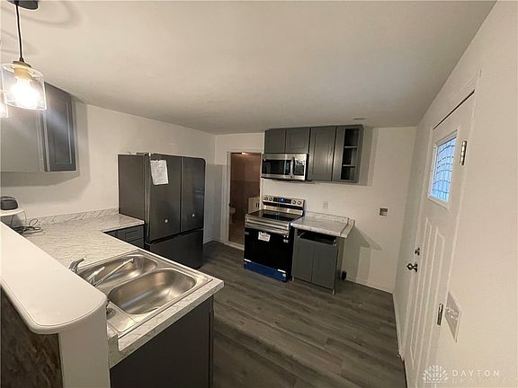 3rd image of 452 W Main St