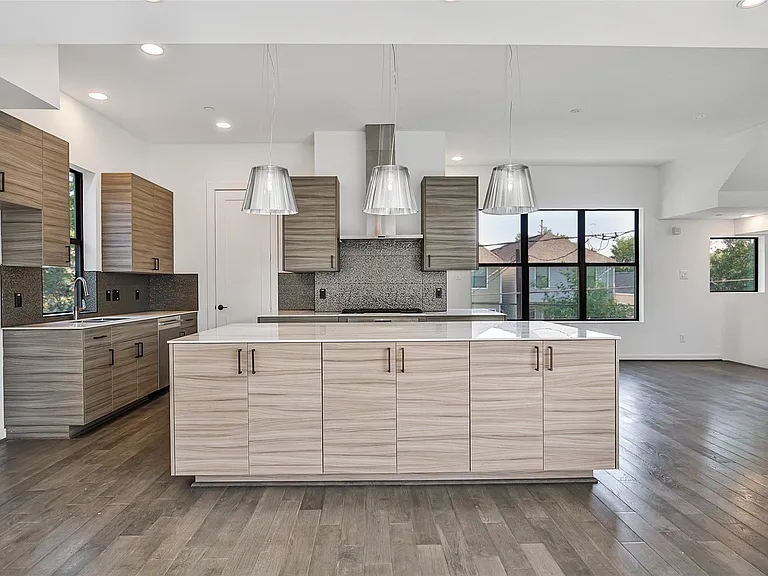 815 W 17th St — Photo 12