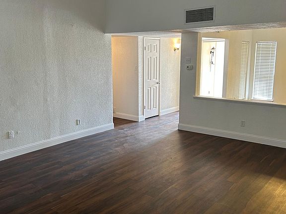 4th image of 7404 Buttonwood Dr