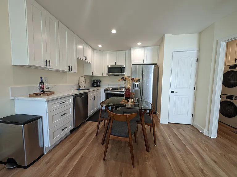 5692 Linfield Ave — Photo 6