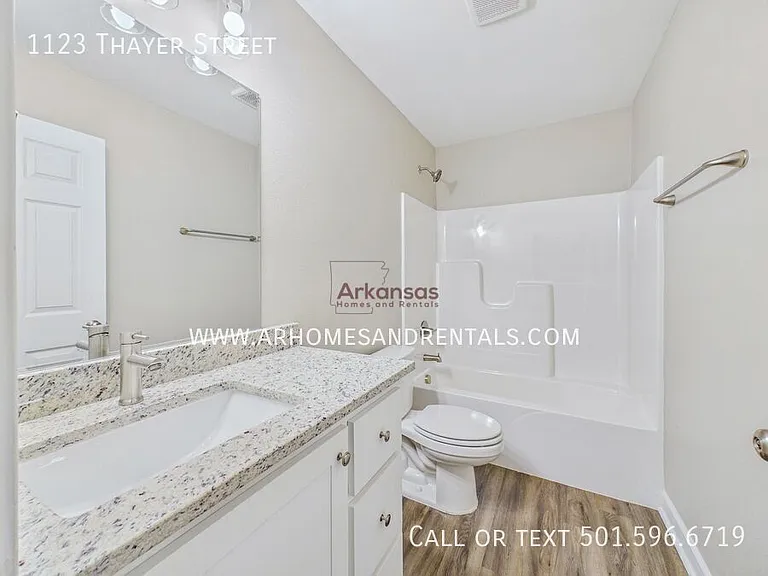 1123 Thayer St — Photo 6