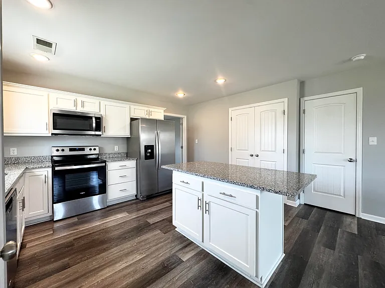 2027 Dolly Dr — Photo 10