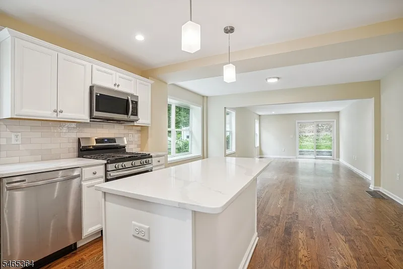 2 bed, 2.0 bath, $4,000 — Photo 3