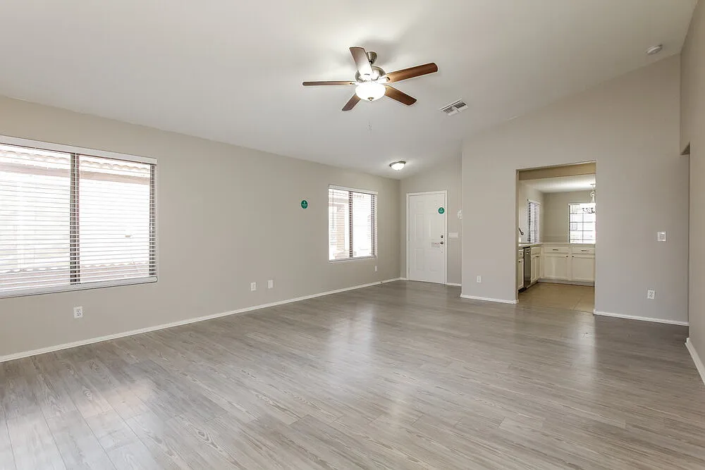 3 bed, 2.0 bath, 1414 sqft, $2,280 — Photo 4