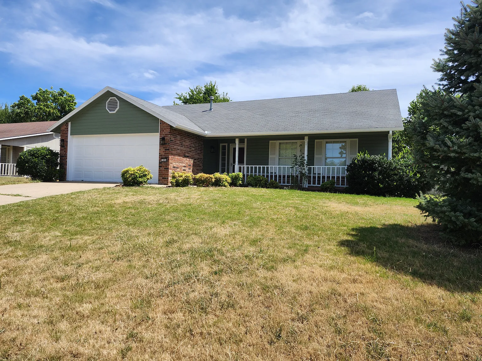 3 bed, 1305 sqft, $1,850 — Photo 2