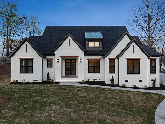 2nd image of 118 Mount Vernon Cir
