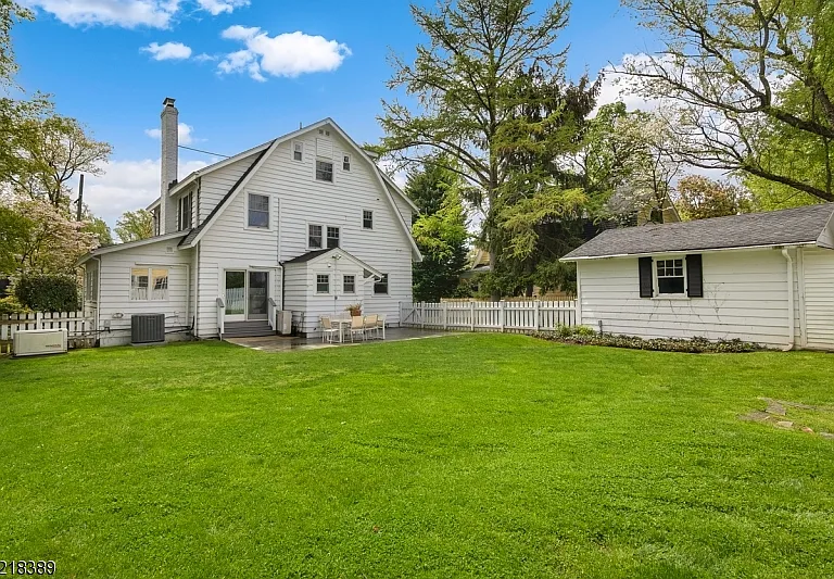 11 Pine Ter — Photo 23