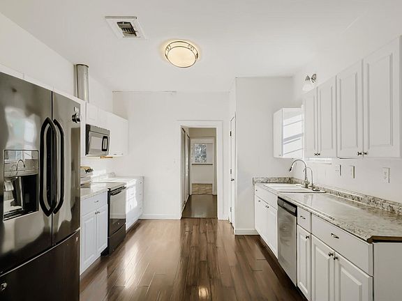 5th image of 604 S Donohoe St