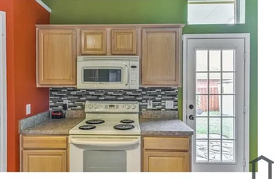 3933 Silver Springs Dr — Photo 9