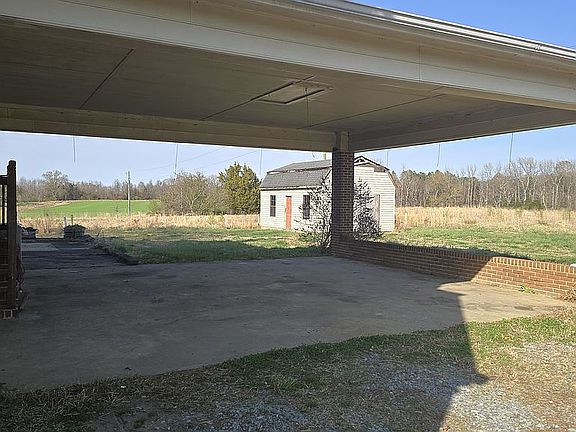 2nd image of 11635 Fortsville Rd