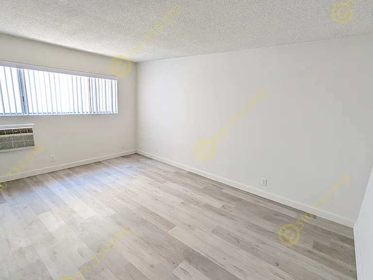 11852 Rochester Ave #8 — Photo 19