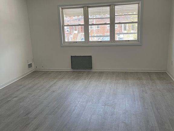 3rd image of 253 Robinson Ave Floor 1