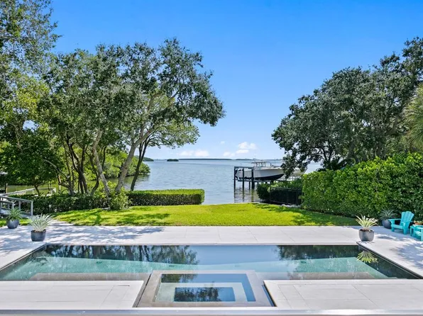 1883 Bayview Dr, Tierra Verde, FL 33715