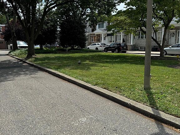 4th image of 2729 S Smedley St