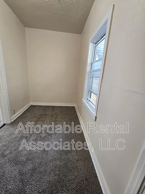 2 bed, 1.0 bath, $962 — Photo 4