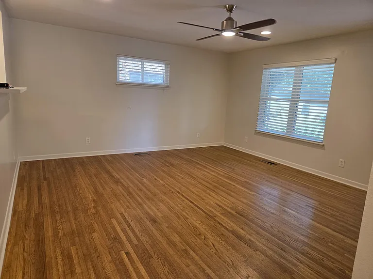 1106 N Hughes St — Photo 11