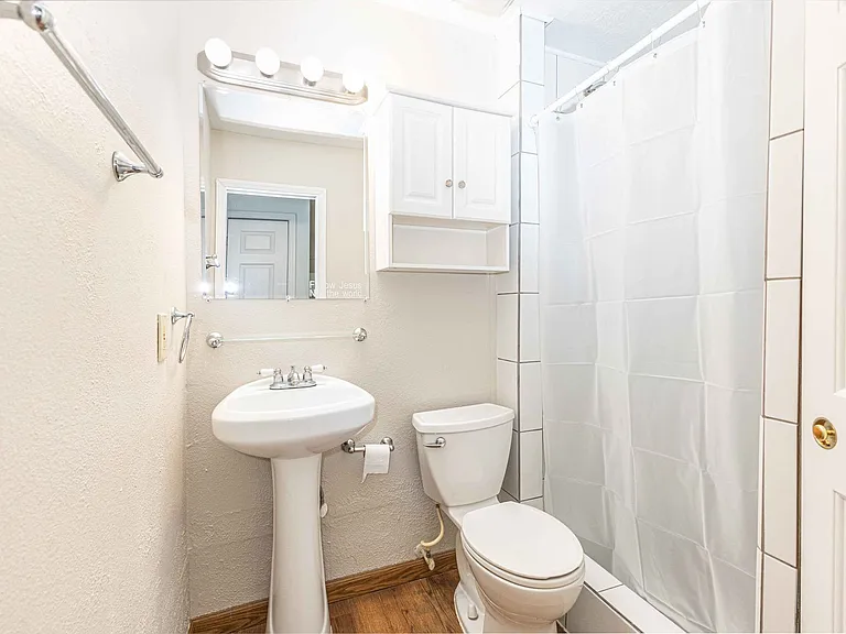 301A Curry St — Photo 9