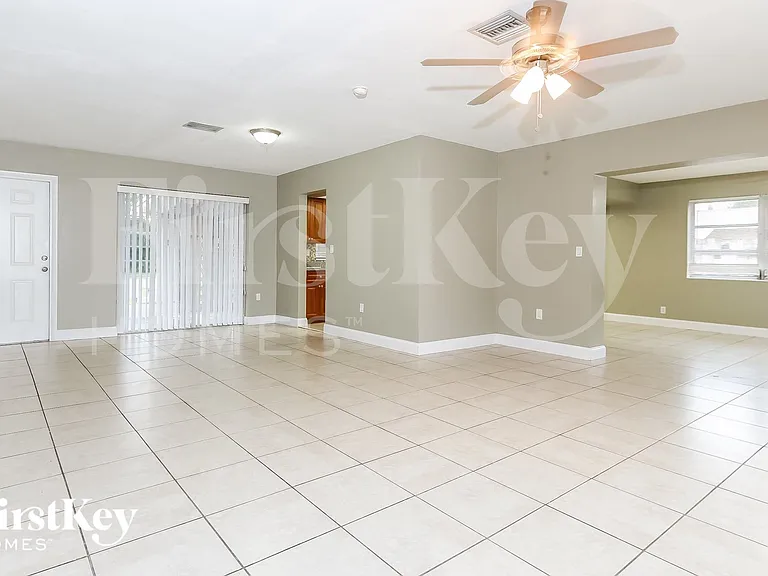 314 NW 49th Ave — Photo 5