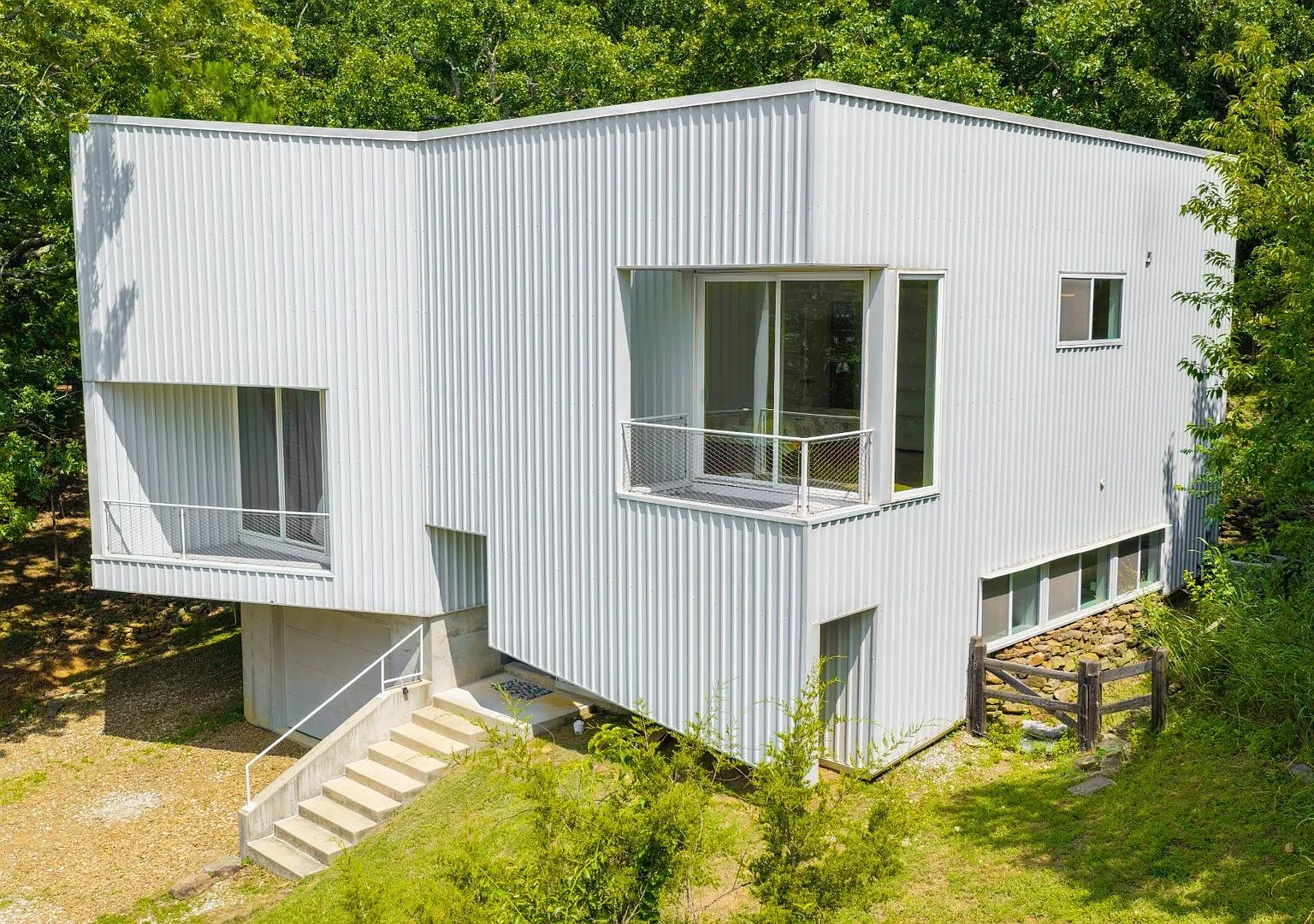 Stunning 3 Bedroom home in unbeatable location — Photo 3