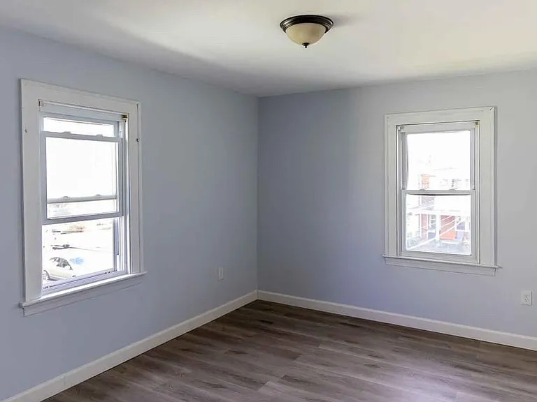 102 Thomas St — Photo 3