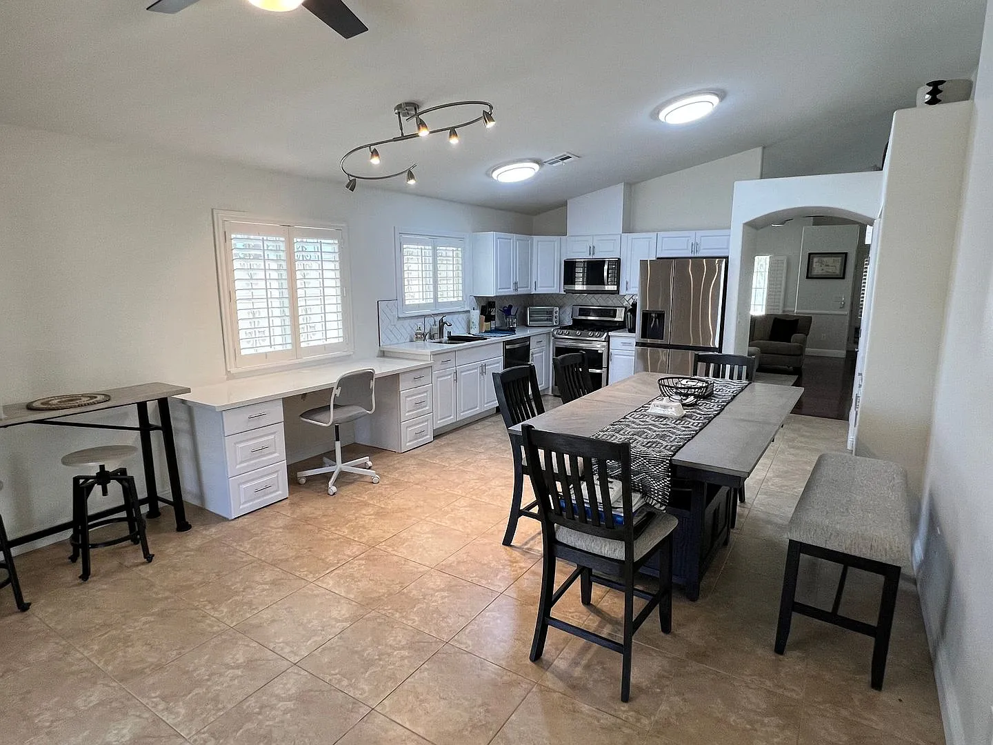Cozy Fully Furnished Single Story Home — Photo 3