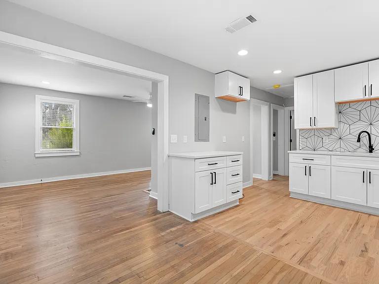 1729 Derry Ave SW — Photo 6
