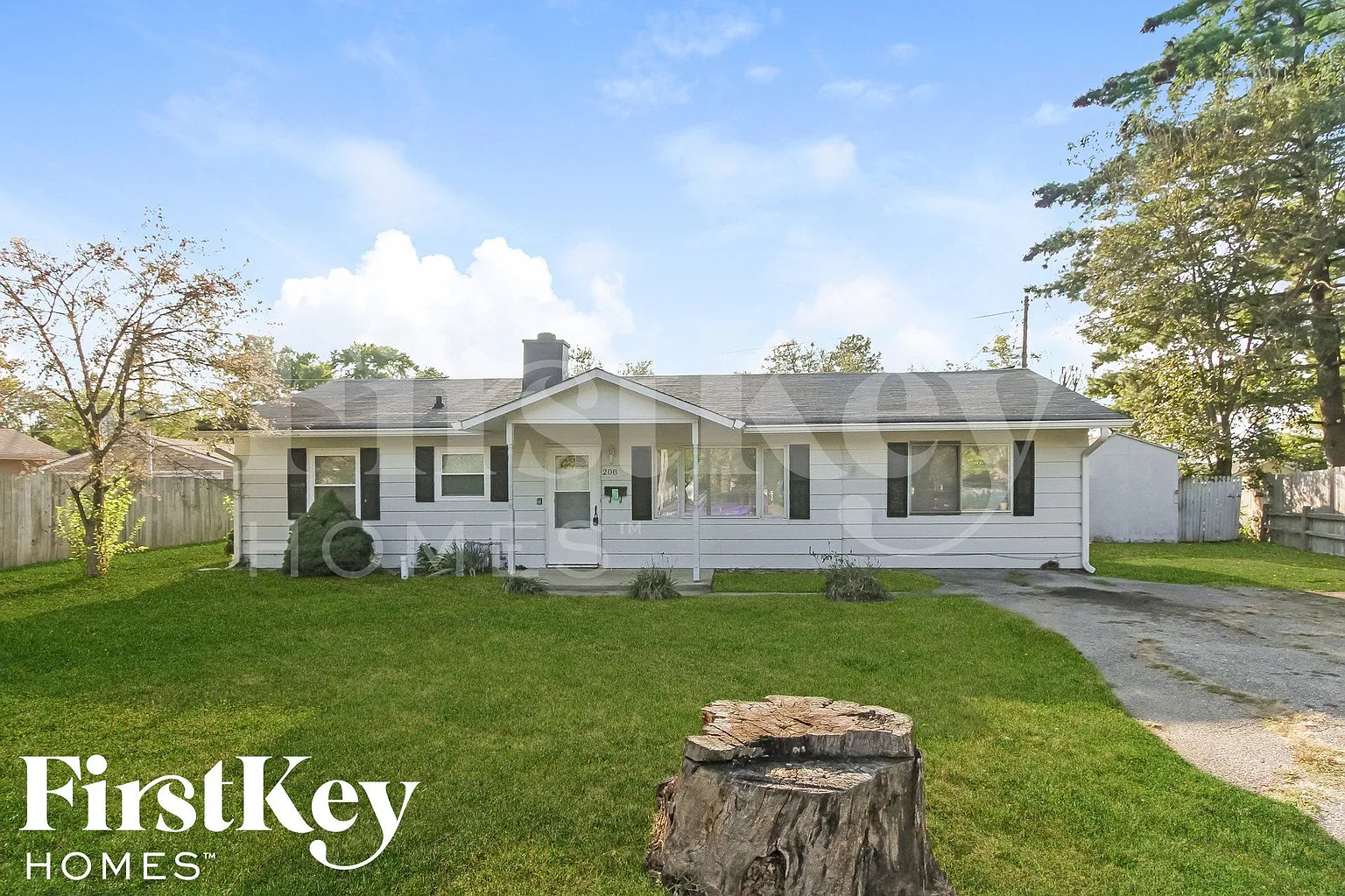 208 Crestwood Dr photo 1