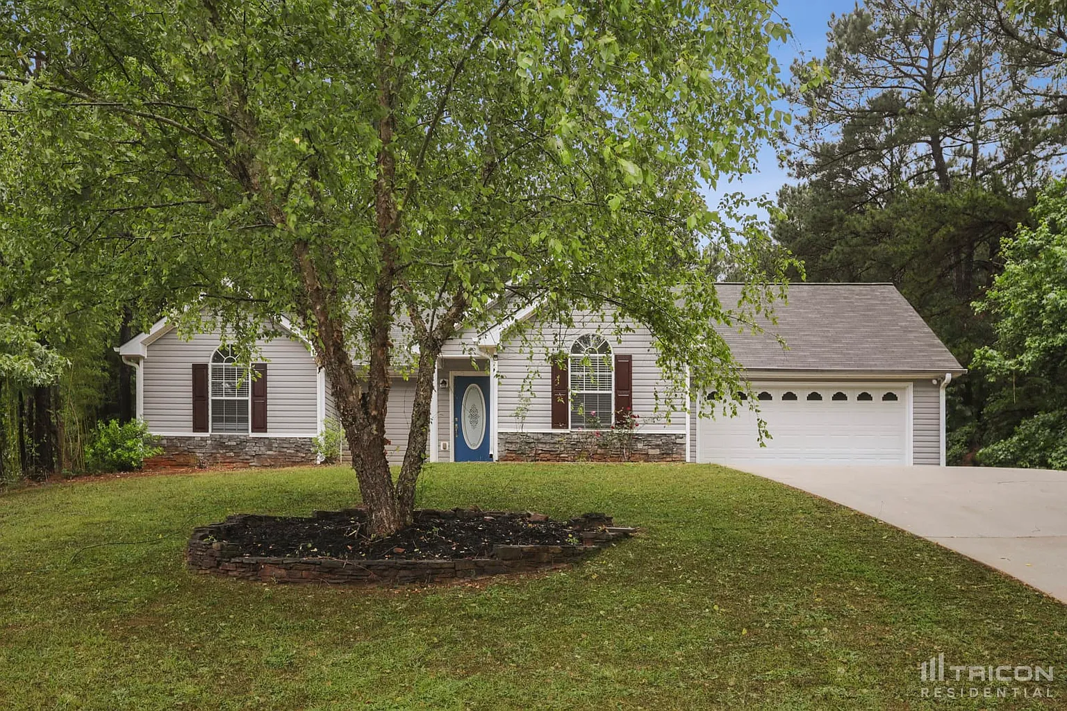 270 Chestnut Dr photo 1