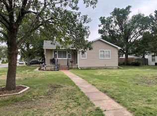 410 E 17th St, Ellis, KS 67637