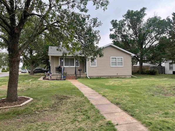 410 E 17th St, Ellis, KS 67637