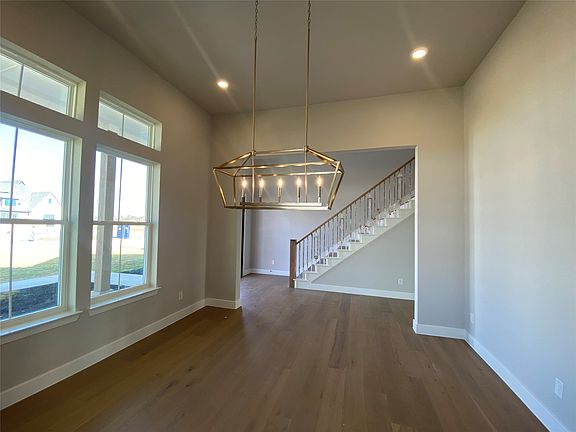 5th image of 3404 Sweetwater Dr