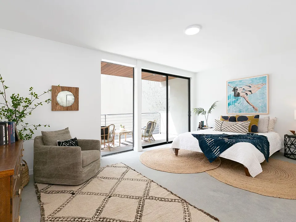 2409 Griffith Park Blvd