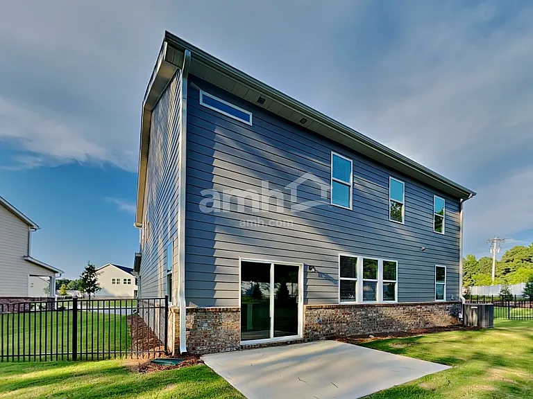 719 Carnaby Ln — Photo 23