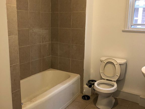 4th image of 47 Carpenter Ave #3