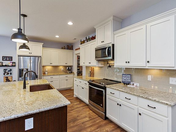 3rd image of 207 Rockcastle Dr