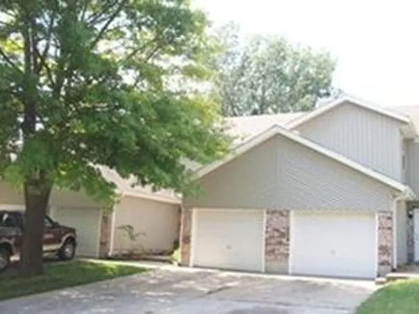 212 NE Cedar Ct, Blue Springs, MO 64014